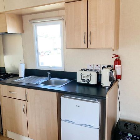 Beautiful 3-Bedroom Caravan At Mersea Island East Mersea 外观 照片